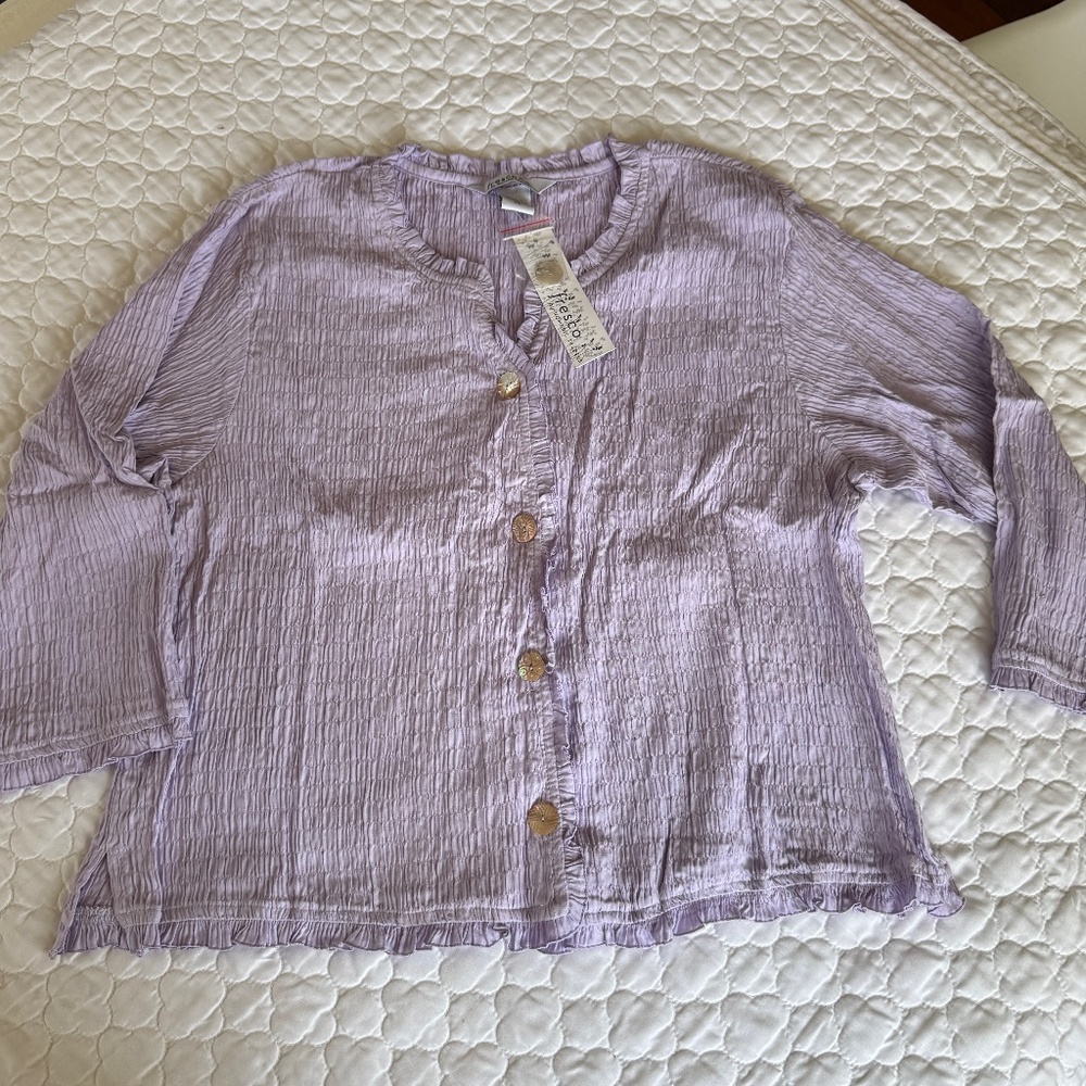 NWT! fresco by Nomadic Traders‎ 4-Button Blouse in Lavender